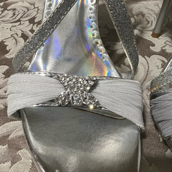 Sizzle silver decorative heels - Picture 3 of 9